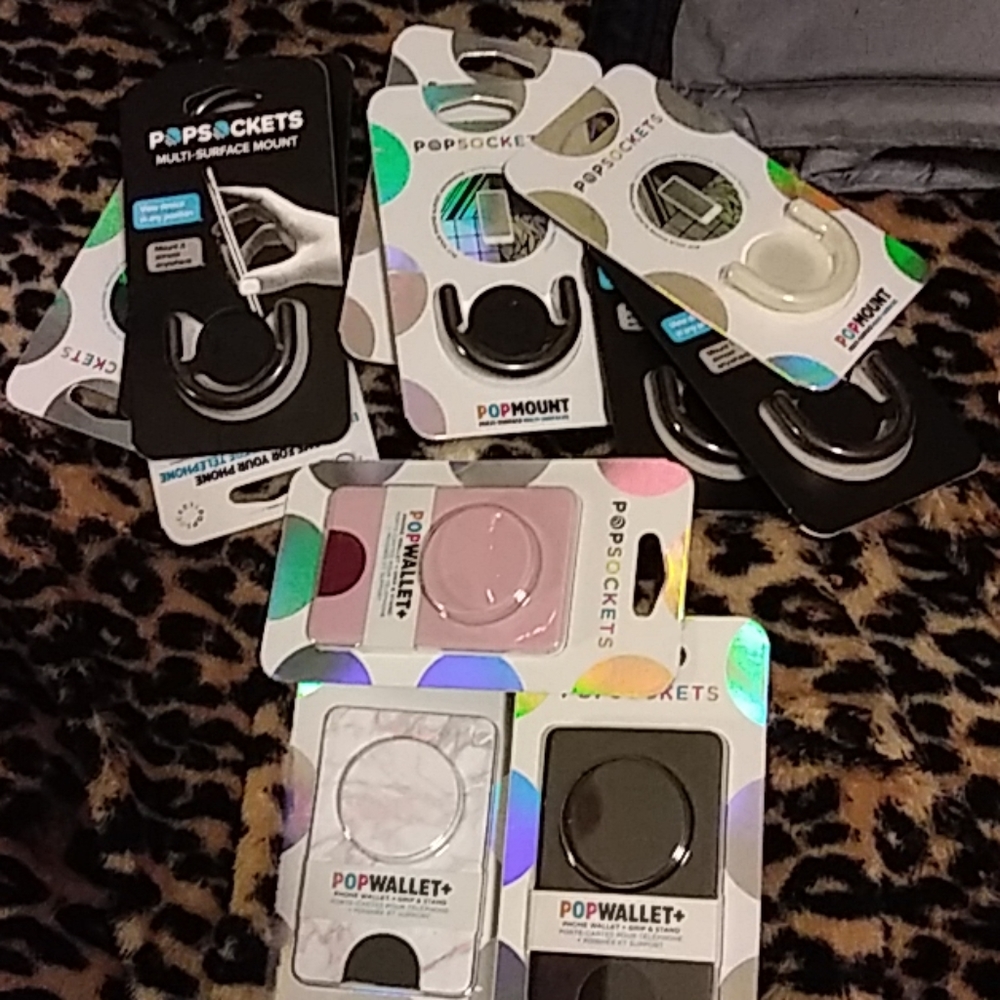 Interchangeable Pop Sockets and accs. AWESOME! - Picture 3 of 5